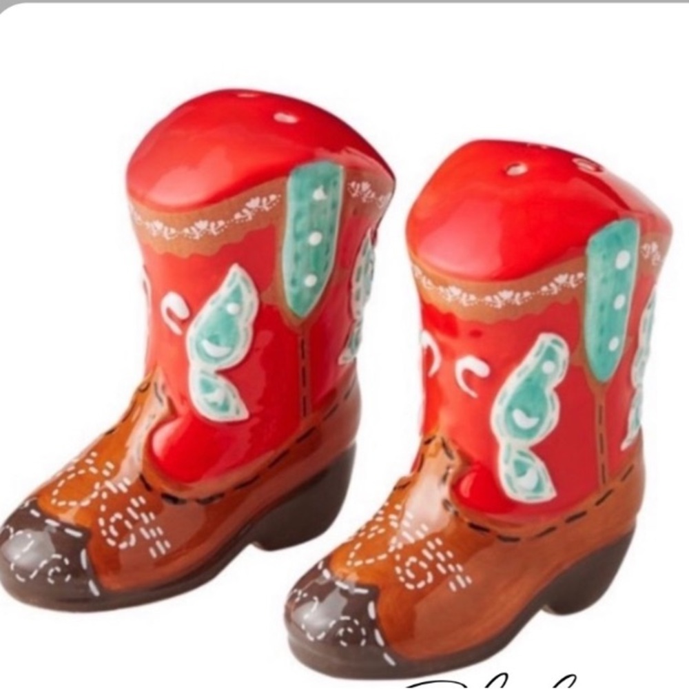 The Pioneer Woman Novelty Red Cowboy Boots salt and Pepper Shakers